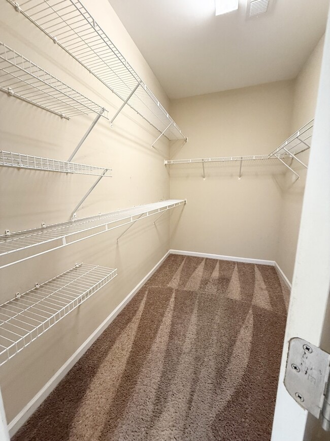 Building Photo - 222 Skyway Dr