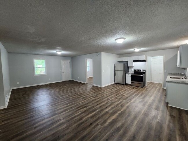 Building Photo - 709 W Creek Cir