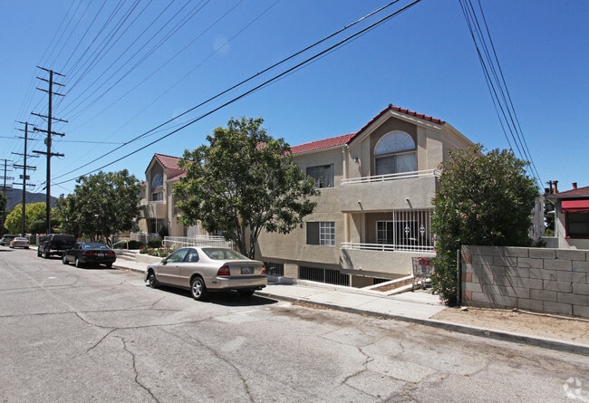 Building Photo - 10225 Hillhaven Ave