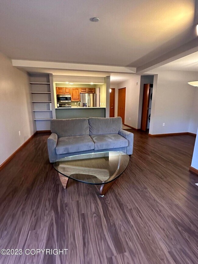 Building Photo - Beautiful park place condo