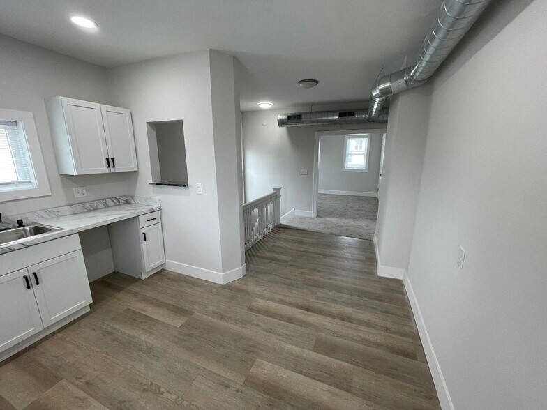 Building Photo - 171 Davis St