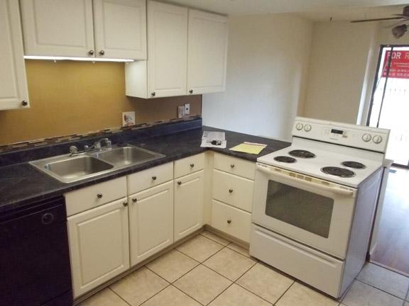 Building Photo - 31 Lakeshore Dr NE