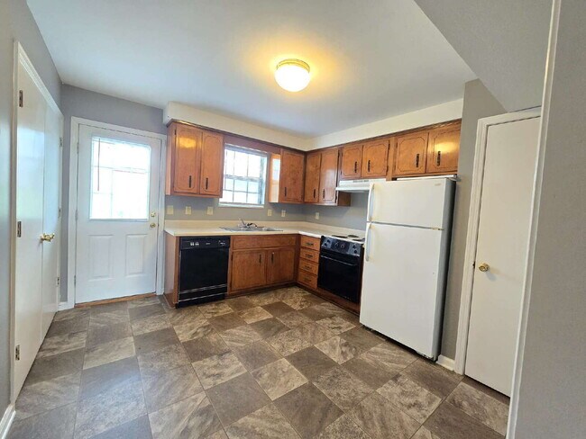 Building Photo - 351 Peabody Dr