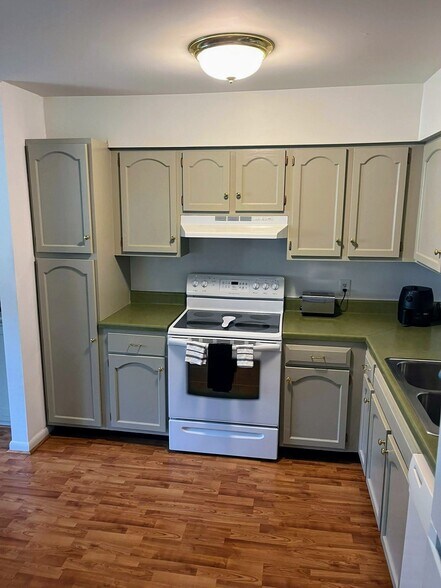 Building Photo - 5260 Crossbow Cir