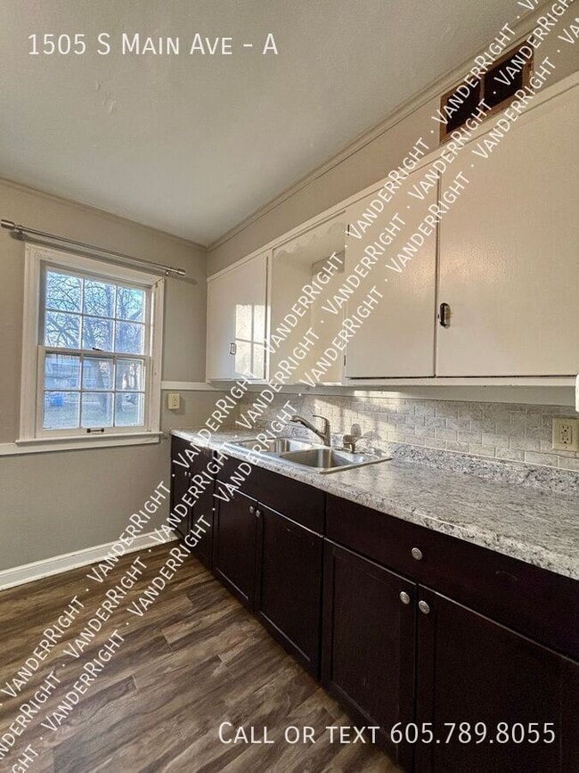 Building Photo - 1505 S Main Ave