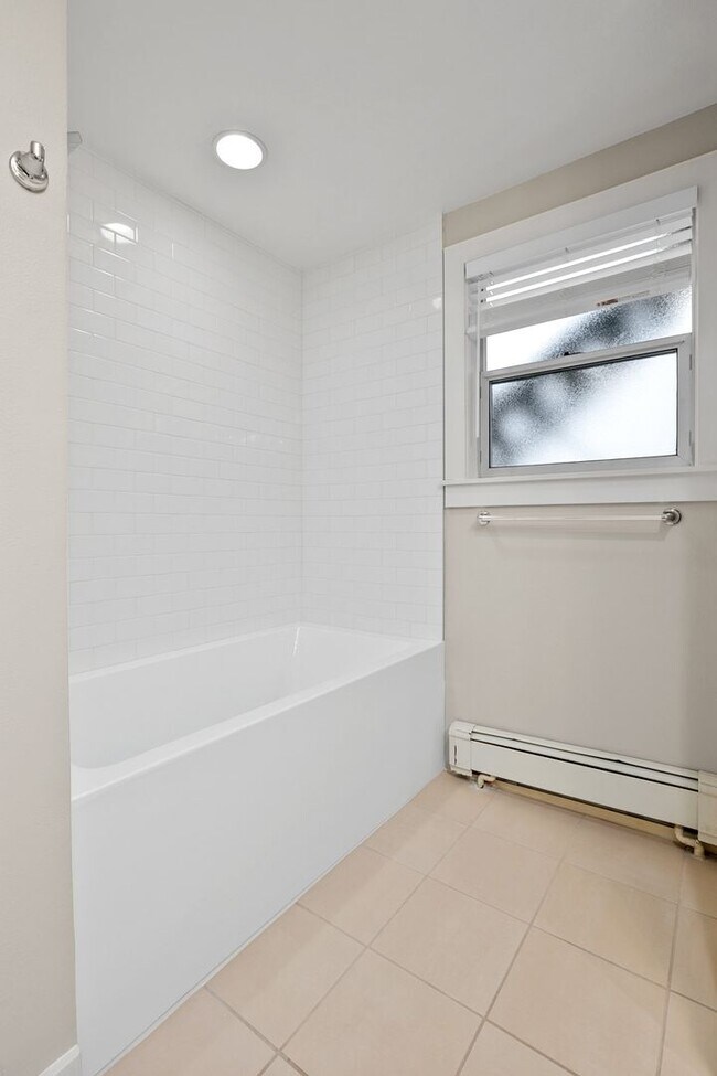 Building Photo - Fabulous Urban Retreat Condo in Celebrated...