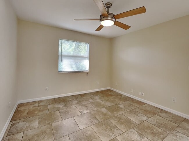Building Photo - 155 Plainview Dr