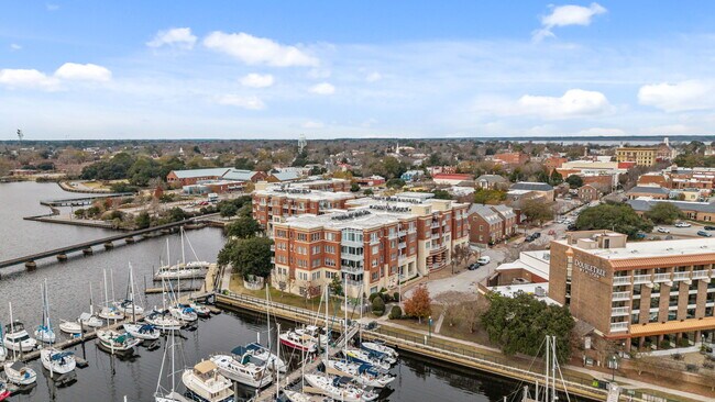 Building Photo - 419 Sky Sail Blvd