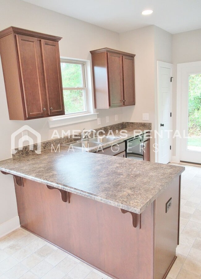 Building Photo - DEPOSIT PENDING! Beautiful Town Home with Garage in Chelsea... Available to View Now!!!