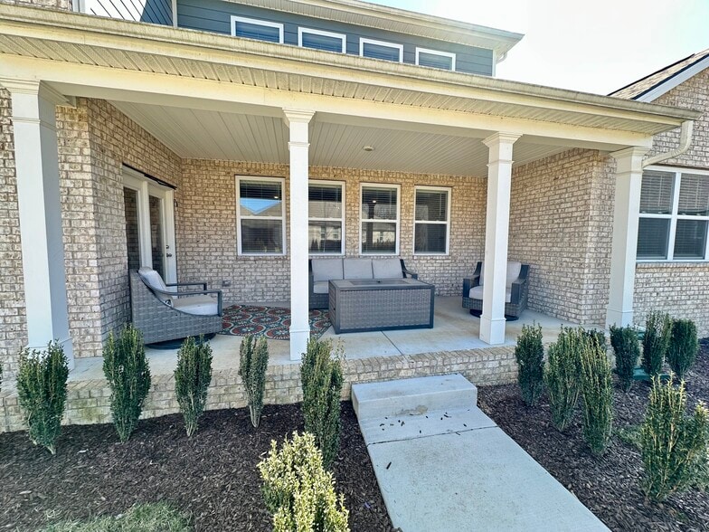 Building Photo - 304 Greymoor Ln