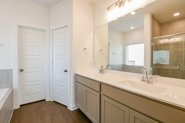 Building Photo - 1642 Birch Wood Dr