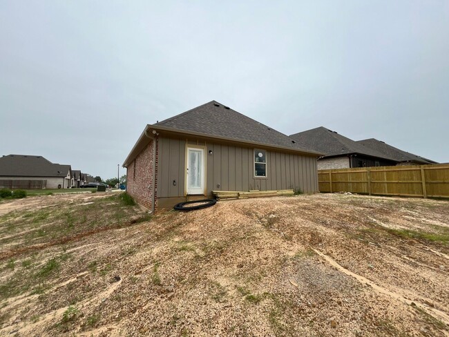 Building Photo - Coming Soon! 3 Bedroom 2 Bath Newly Constr...