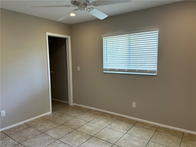 Building Photo - 717 SE 10th Ave