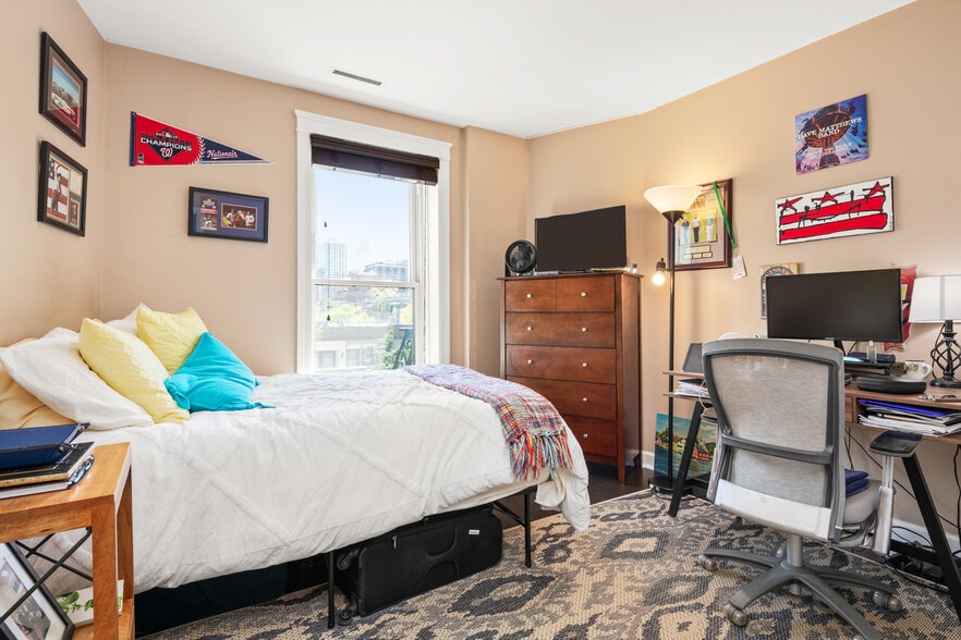 2nd Bedroom - 104 W Oak St