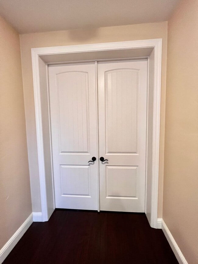 Building Photo - Hidden Gem at the End of the Cul-de-Sac!