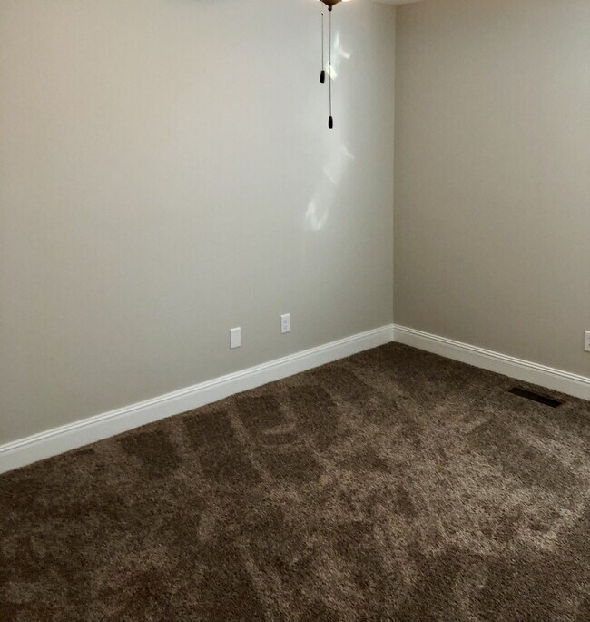 Building Photo - 3BD 2.5 BA TOWNHOME FOR RENT - WITHIN WALKING DISTANCE OF TTU