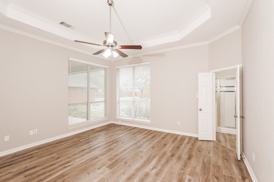 Building Photo - 708 St Johns Dr