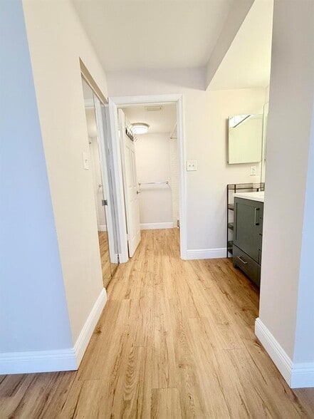 Building Photo - 13206 Glenmoor Dr