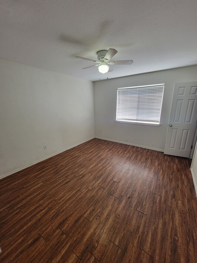 Building Photo - 843 Sagewood Trail