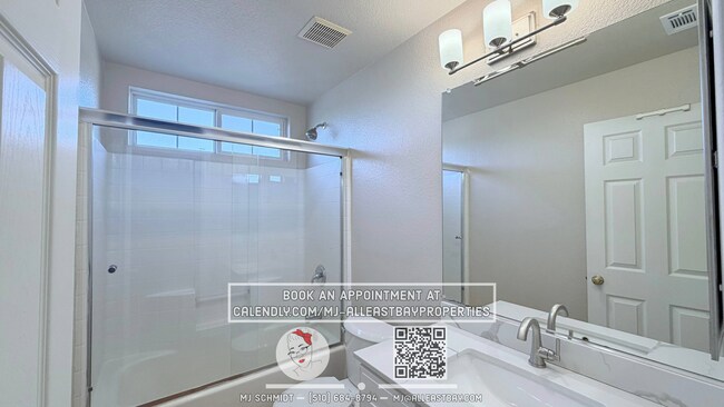 Building Photo - Beautiful 3 bedroom home nestled in cozy Brentwood neighborhood!