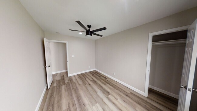 Building Photo - Newly Renovated (2022)! Amazing Location! ...