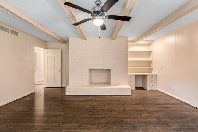 Building Photo - NW, Updated, Wood Floors, SS Appl., Den, Dining Roon, Sun Room, Finished Basement, Fenced!