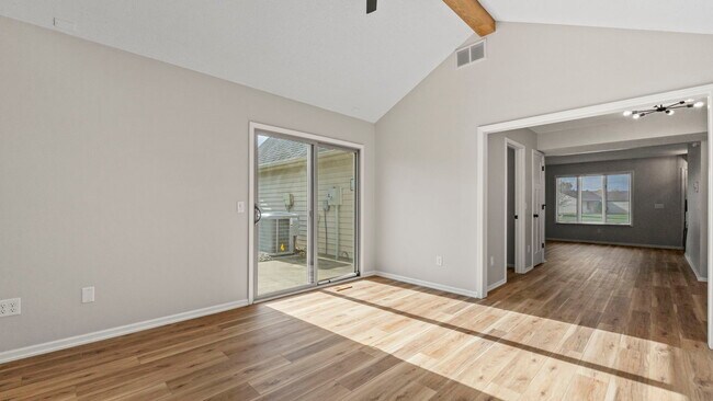 Building Photo - 7117 Country Hill Dr