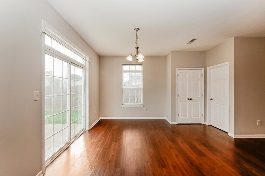 Building Photo - 5849 Jackie Ln