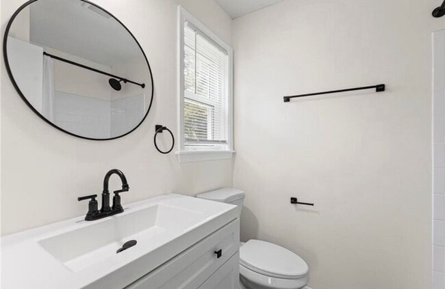 Building Photo - 602 SE Brentwood Dr