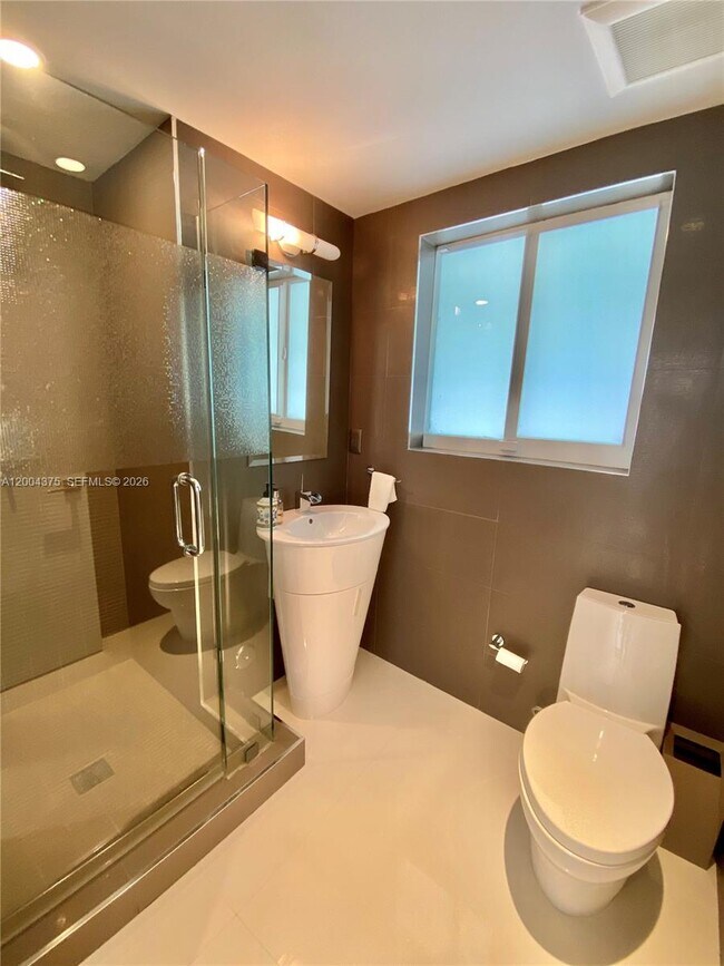 Building Photo - 265 N Shore Dr