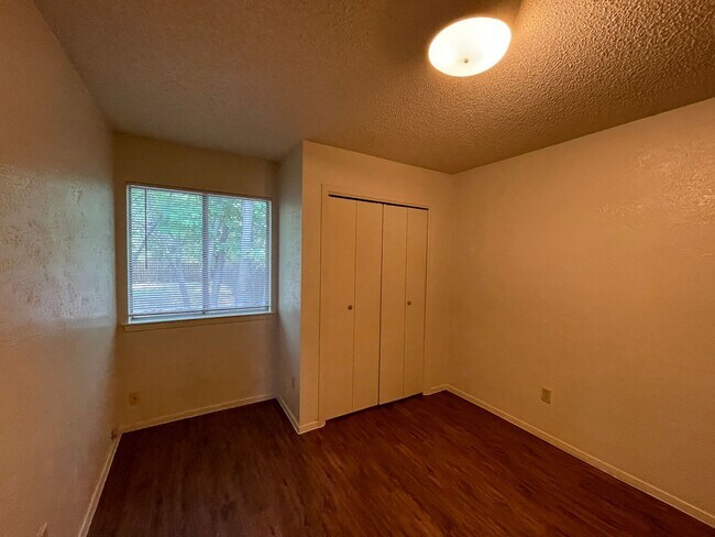 Building Photo - Brodie Lane (7902)