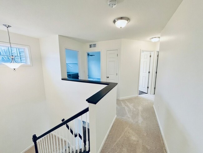 Building Photo - Beautiful 4 Bedroom Single Family Home in Prime Shakopee Neighborhood