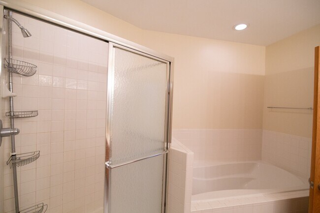 Building Photo - 910 S Michigan Ave