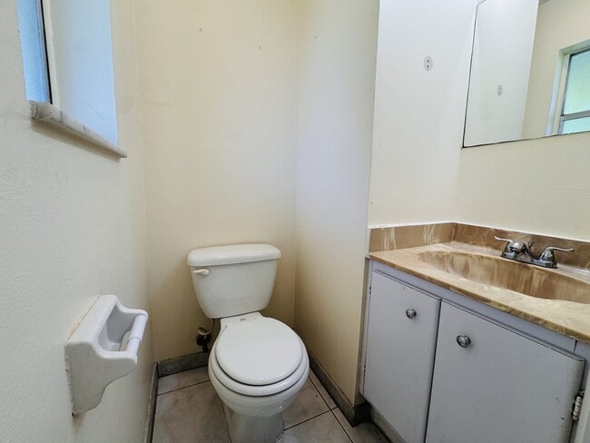 Building Photo - 8025 S Colony Cir