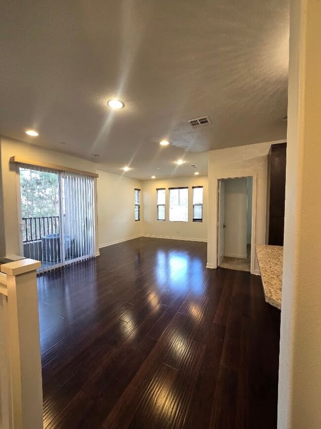 Building Photo - Bright Corner Unit Near Trails with Pool & 2-Car Garage