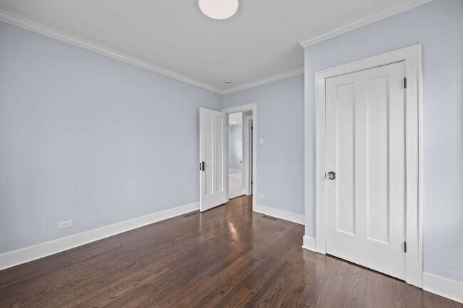 Building Photo - 1101 S Oak Park Ave