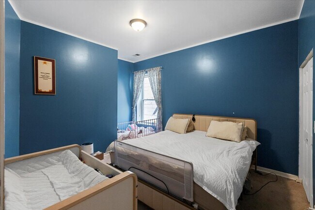Building Photo - 4404 S Prairie Ave