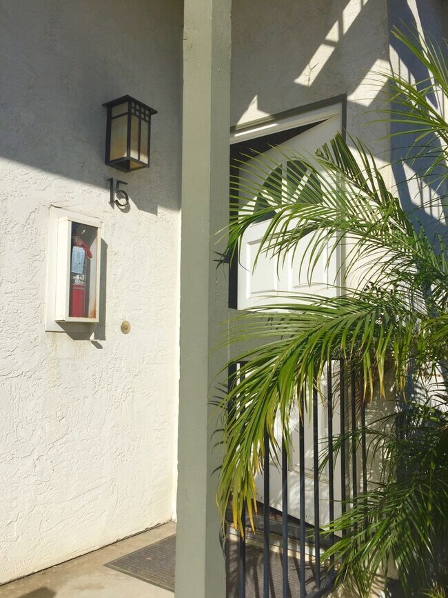 Building Photo - 2bd/2bth Condo with Private Patio, In-Unit...