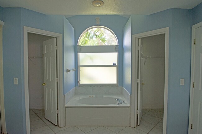 Building Photo - 9637 Lake Douglas Pl