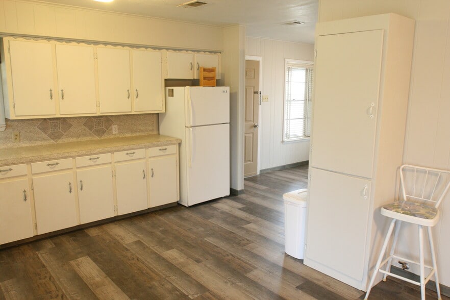 kitchen into dining room - 503 Hilliard Dr