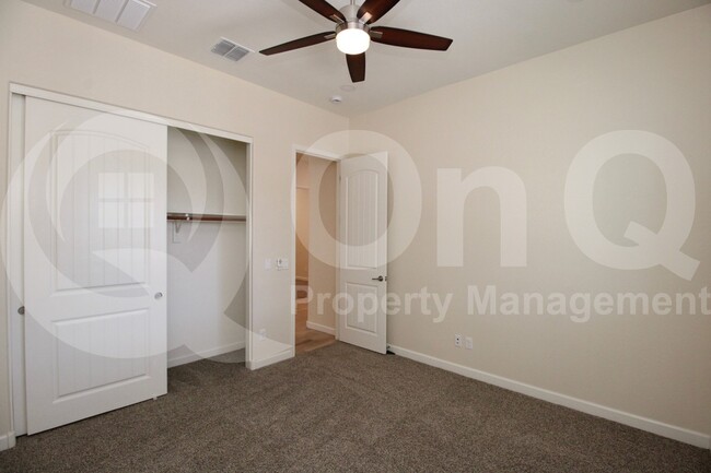 Building Photo - 4984 S Leisure Way