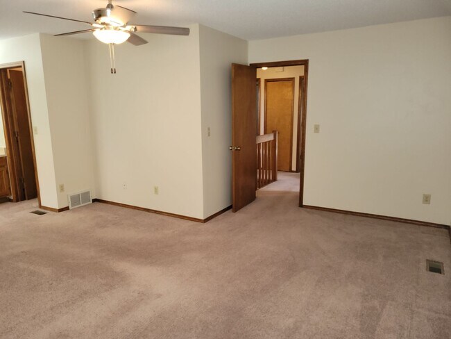 Building Photo - 8155 Tulip Tree Ct