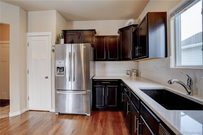 Building Photo - Beautiful 3 Bedroom 3 Bath Home Available ...