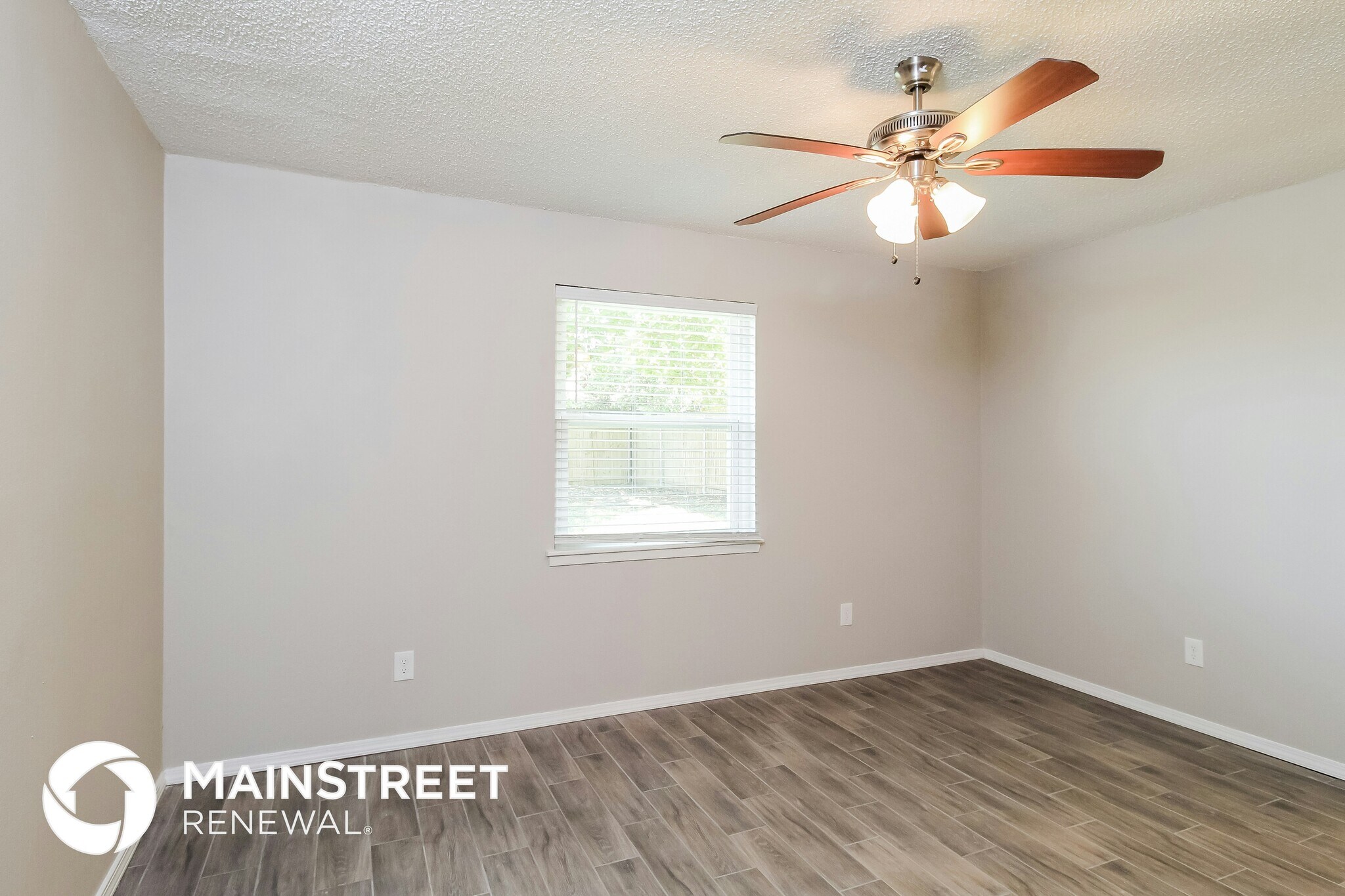 Building Photo - 6637 N Park Dr