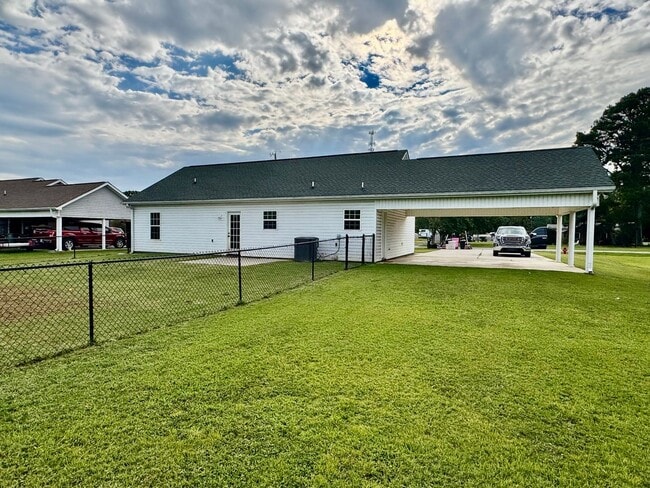 Building Photo - Nice home in Ardmore! Fenced back yard!