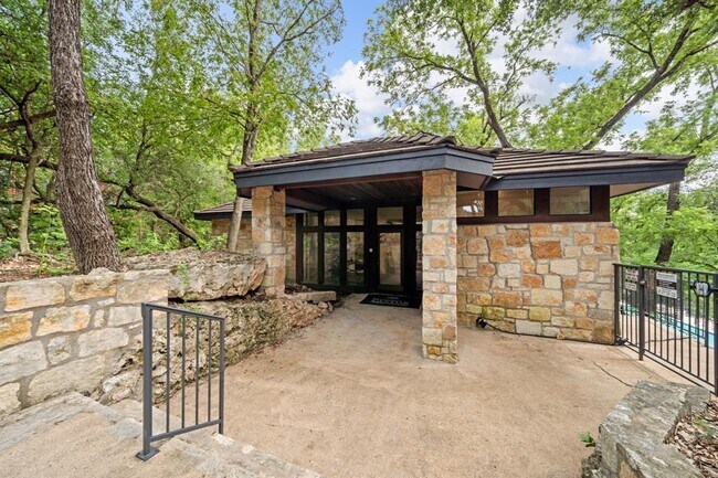 Building Photo - 4711 Spicewood Springs Rd