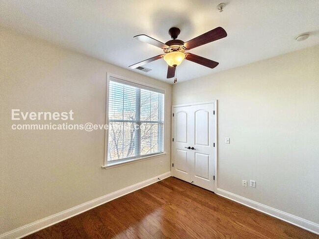 Building Photo - $500 off the first month’s rent! 2 Bed/4 Bath Condo with Detached Garage / Pet-Friendly / Availab...
