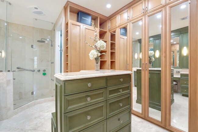 Building Photo - 17565 Ashbourne Ln