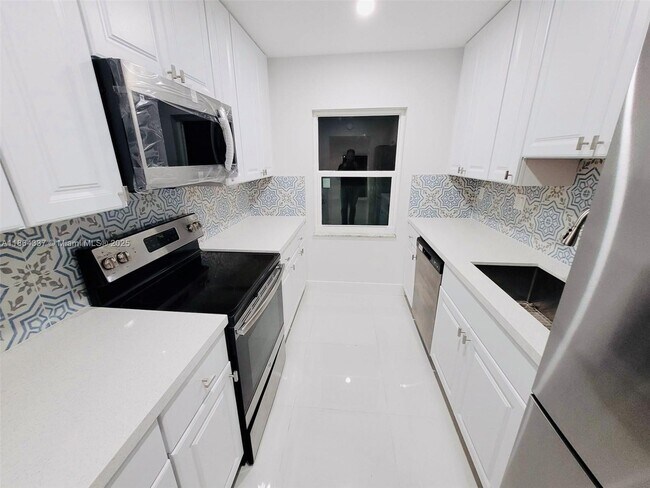Building Photo - 5510 SW 139th Pl