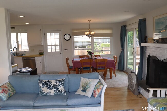 Building Photo - 14 Leeway Dr